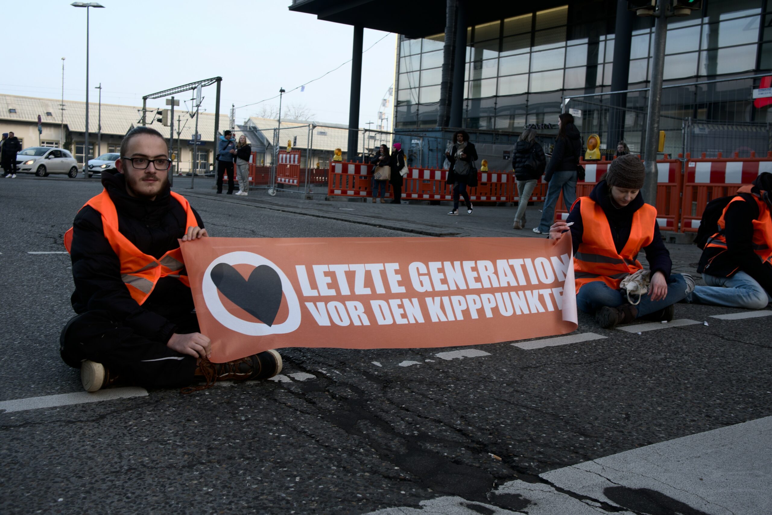 Völlig überzogen – Ein Kommentar zu den Razzien gegen die Letzte ...